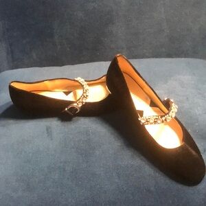 Elegant Black Women's Shoes with Embellished Strap